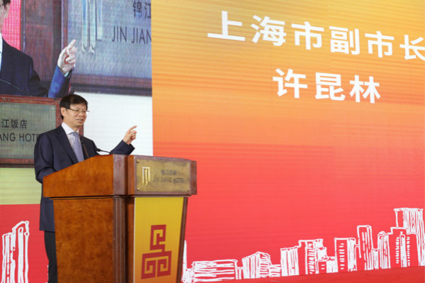 上海副市長(zhǎng)許昆林在發(fā)布會(huì)上發(fā)表演講