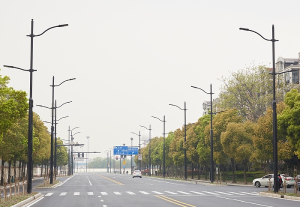 三思承建上海進(jìn)博會(huì)周邊聯(lián)虹路多桿合一