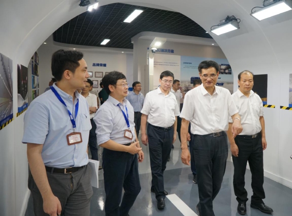 浙江省委常委、統戰部部長熊建平（右二）、金華市委書記陳龍（中），浦江縣委書記程天云（右）