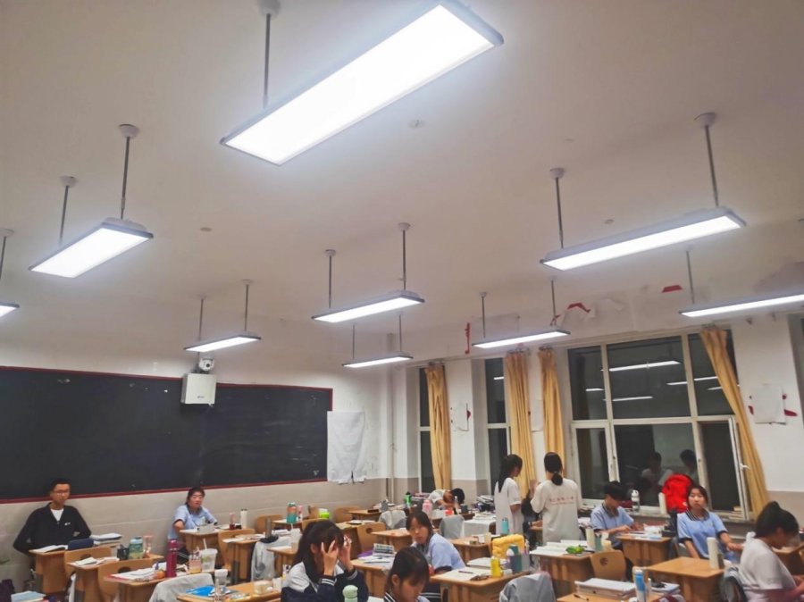 牙克石林業(yè)第一中學