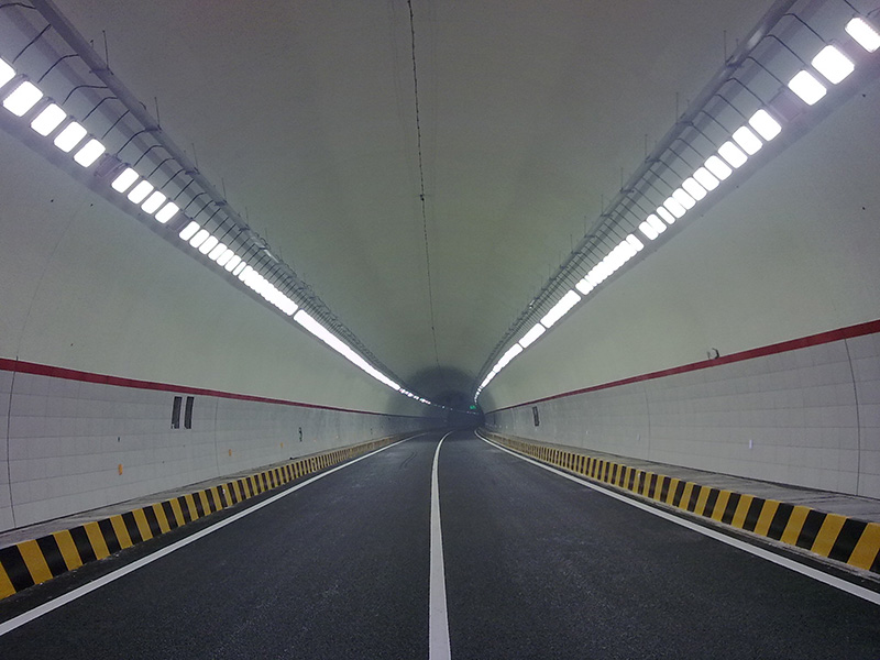 城市光明守護者,LED隧道燈,助力智慧交通建設